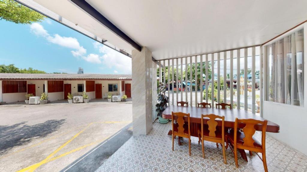 Deejai Hotel Si Racha Exterior foto